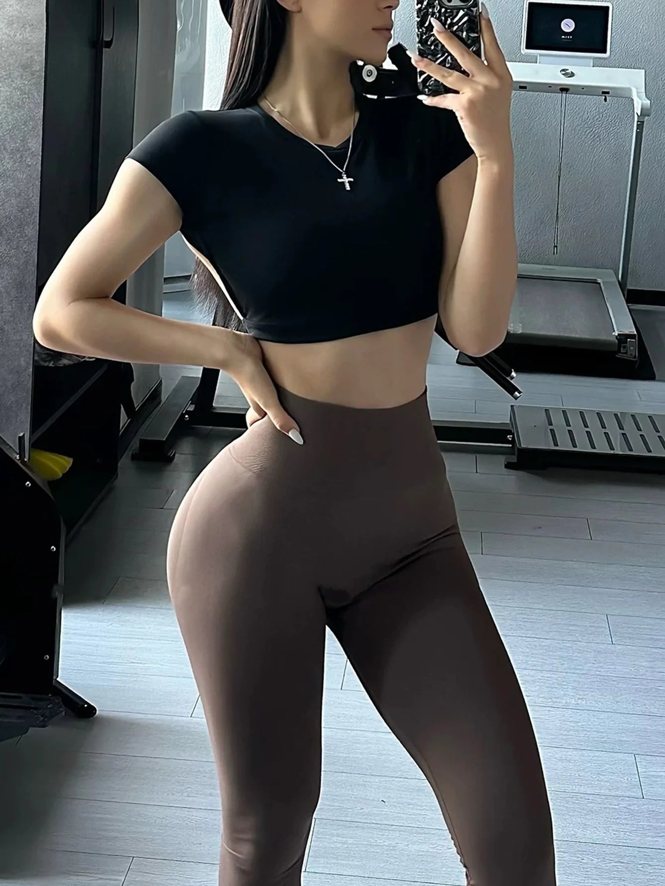 ALMASTRONG Women’s Backless Sports Tank Top – All-Season Yoga & Gym Wear